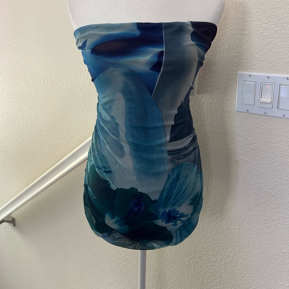 Tiger Mist Cher mini dress in Artist Print Blue
Strapless Mesh Graphic Print M - Picture 3 of 12